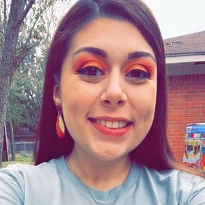 Meet your Posher, Claudia